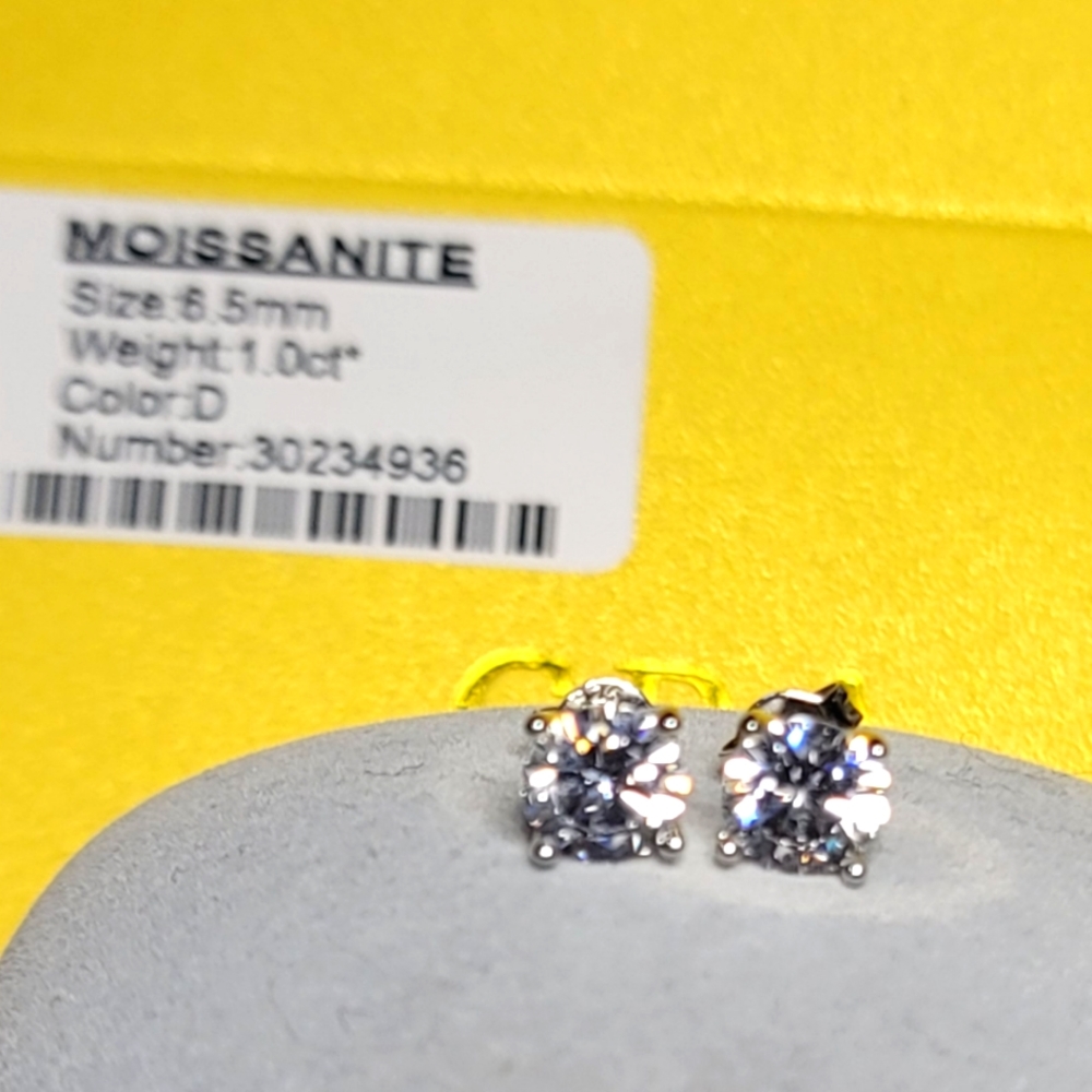 GORGEOUS 💎 2 Carat TCW Certified Moissanite Solitaire Earrings w/Paperwork - Picture 9 of 14